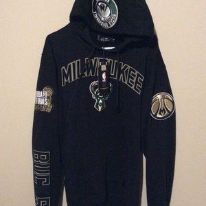 NWOT, Pro Standard, Milwaukee Bucks Hoodie NBA.